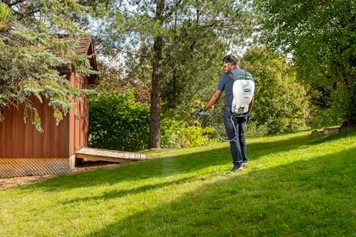 Scotts 190567 Lithium-Ion Battery-Powered Backpack Sprayer, 4 Gallon thumbnail 4