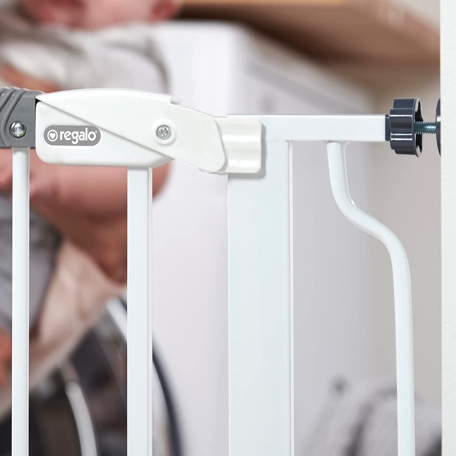 Regalo Easy Step Walk Thru Gate thumbnail 5