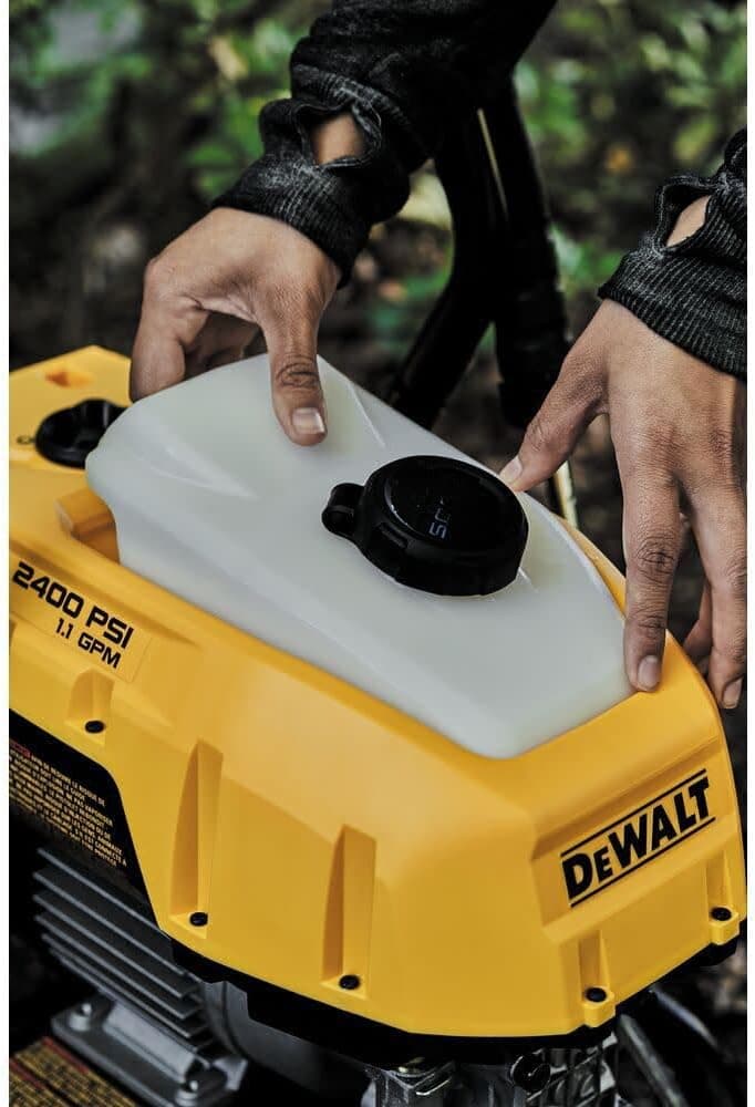 DeWalt DWPW2400 Electric Pressure Washer thumbnail 2