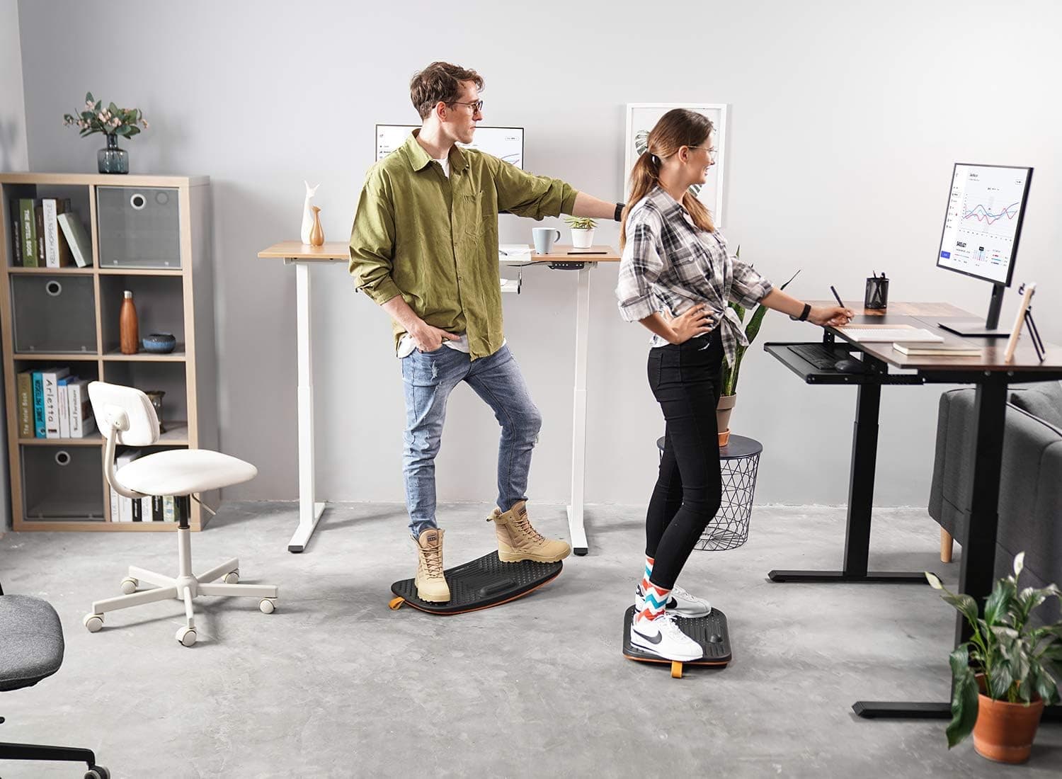 FEZIBO Standing Desk Mat with Anti-Fatigue Bar thumbnail 3