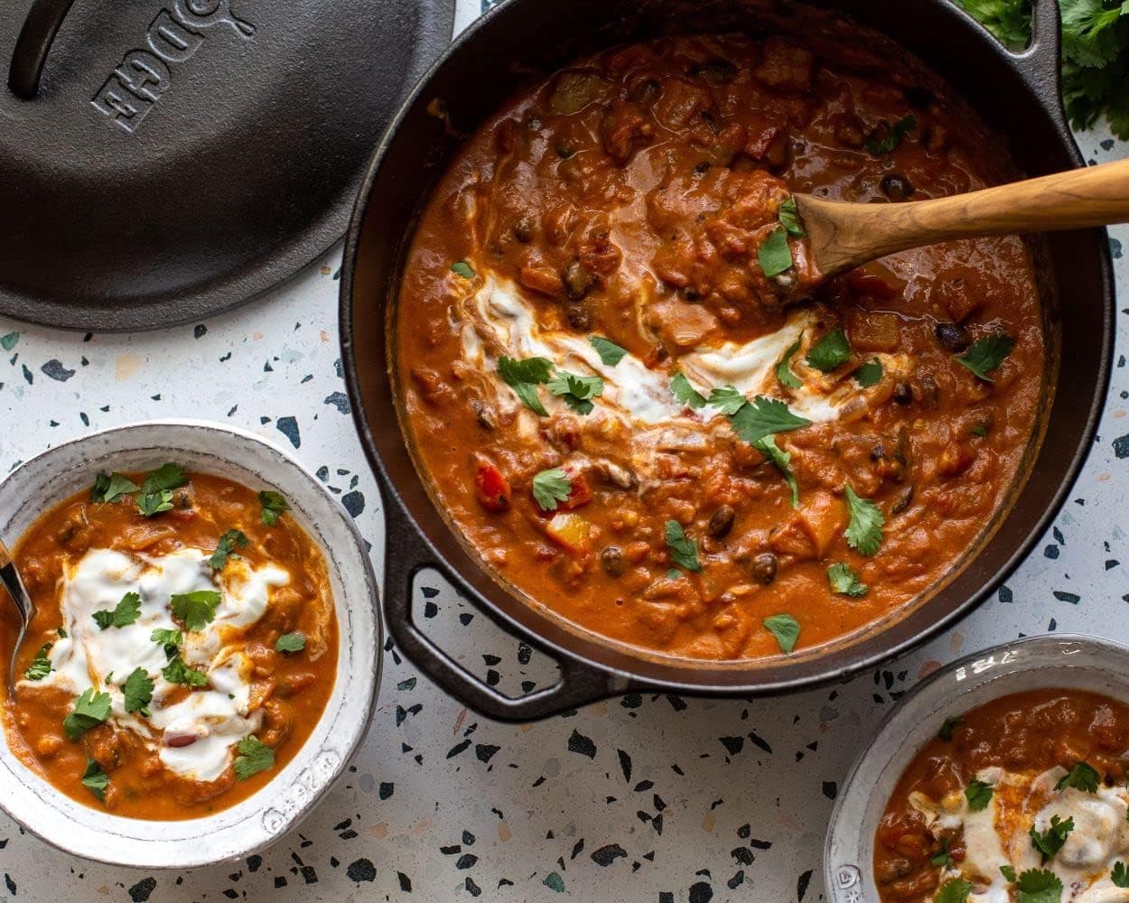 Lodge Cast Iron Dutch Oven L8DOL3 5-Qt thumbnail 4