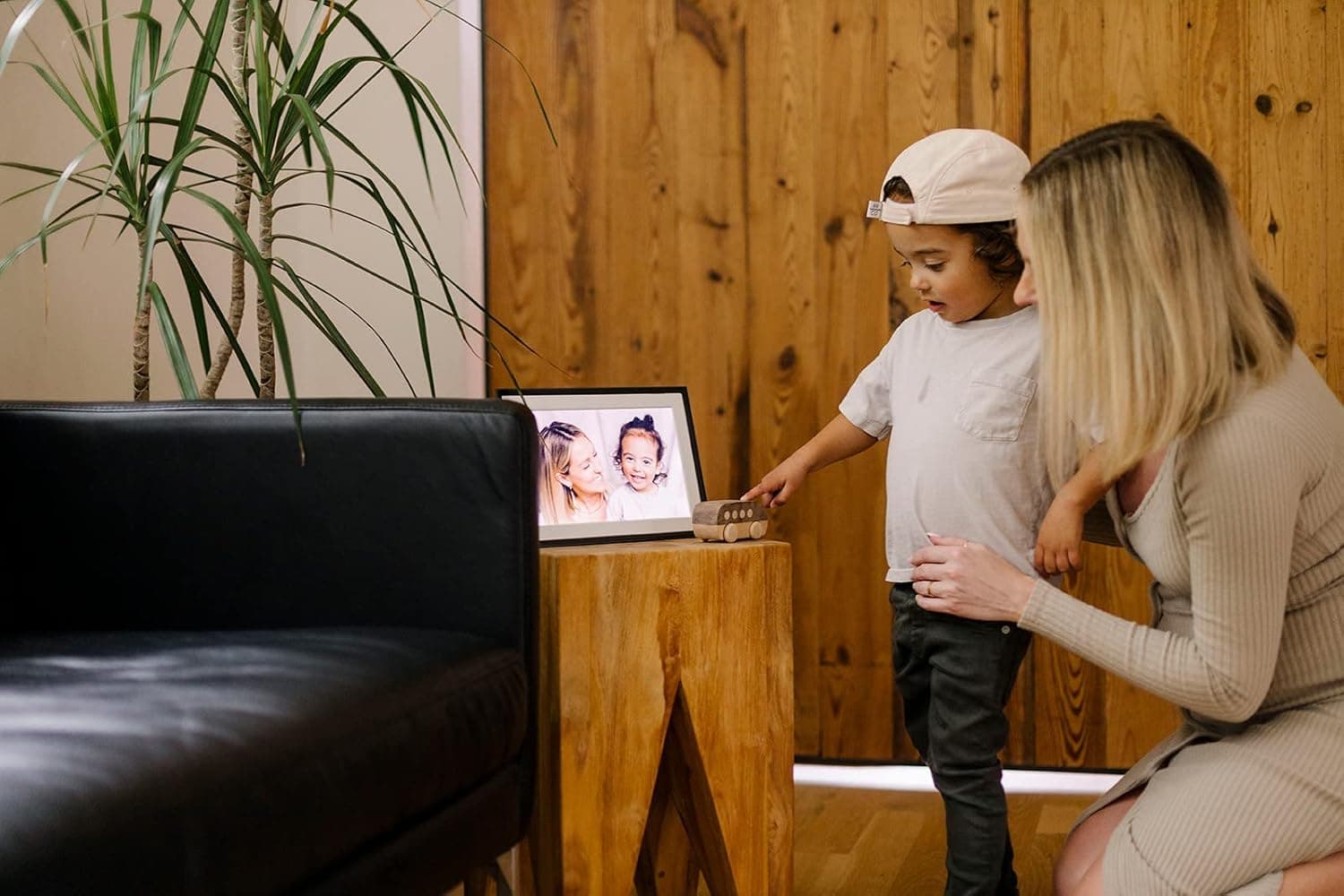 Aura Carver Mat 10.1-Inch WiFi Digital Picture Frame thumbnail 4