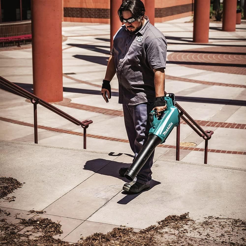 Makita XBU03SM1 18V LXT Brushless Blower Kit thumbnail 5