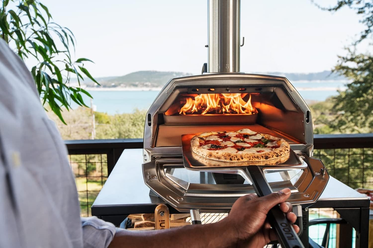 Ooni Karu 16 Multi-Fuel Pizza Oven thumbnail 4