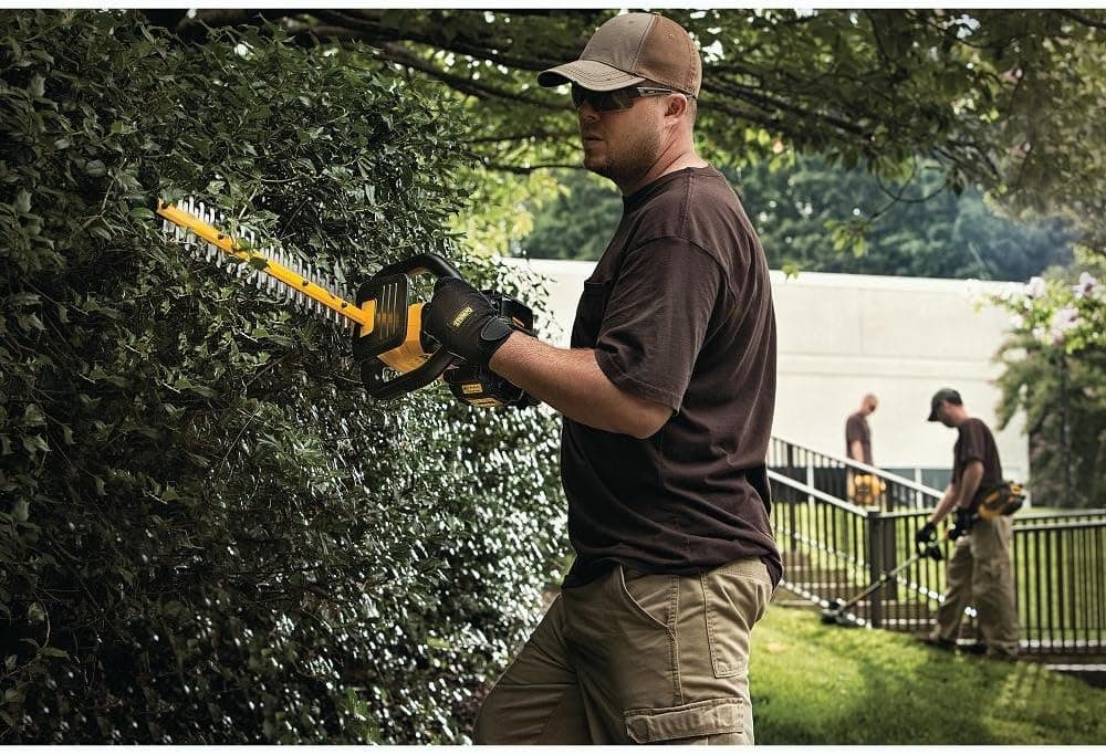DEWALT 40V MAX Cordless Hedge Trimmer 7.5Ah (DCHT860X1) thumbnail 5