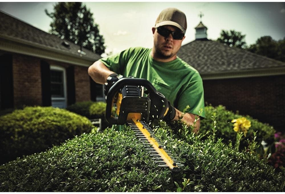 DEWALT 40V MAX Cordless Hedge Trimmer 7.5Ah (DCHT860X1) thumbnail 3