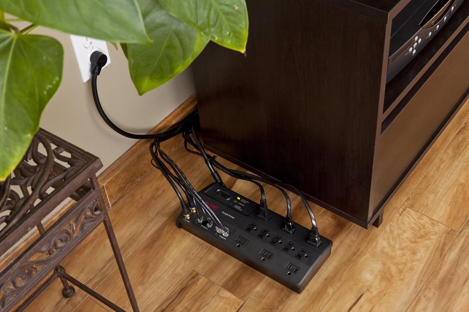 APC SurgeArrest P11VNT3 11-Outlet Surge Protector thumbnail 2