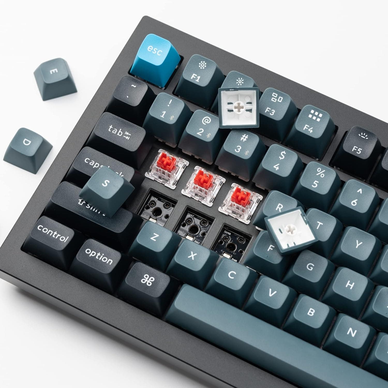 Keychron Q1 Pro Wireless Custom Mechanical Keyboard thumbnail 2