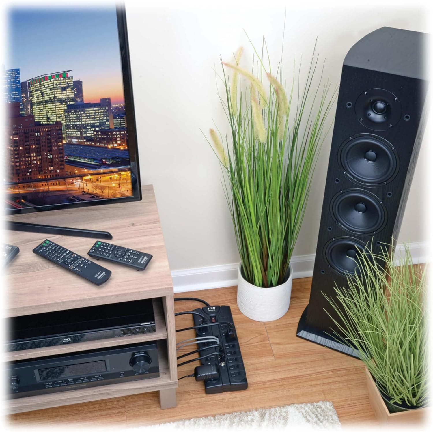 Tripp Lite TLP1208TELTV 12-Outlet Surge Protector thumbnail 5