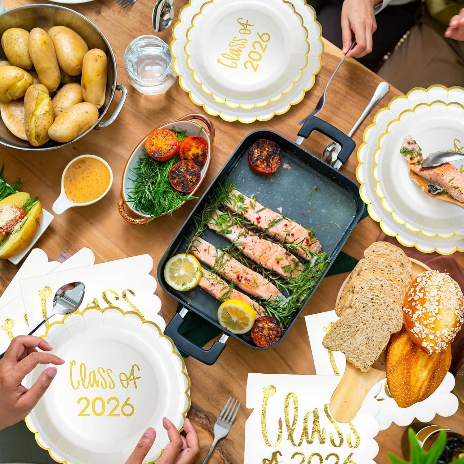 Affrolling Class of 2026 Graduation Party Tableware Set (175 Pieces, Gold) thumbnail 4