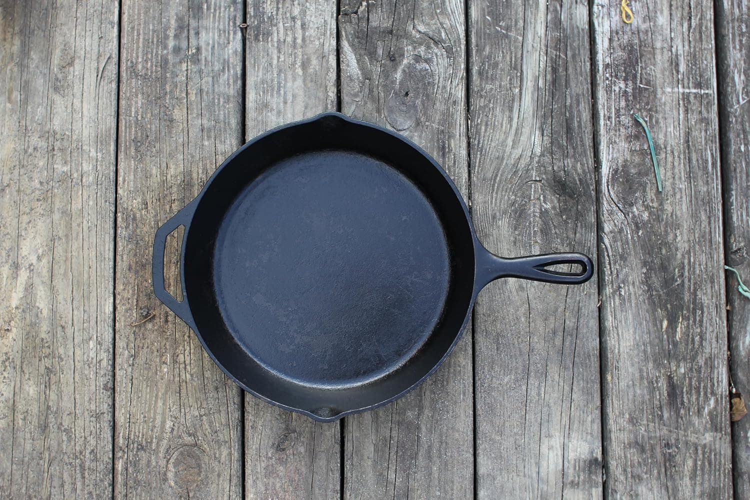 Lodge 12-Inch Pre-Seasoned Cast Iron Skillet thumbnail 4