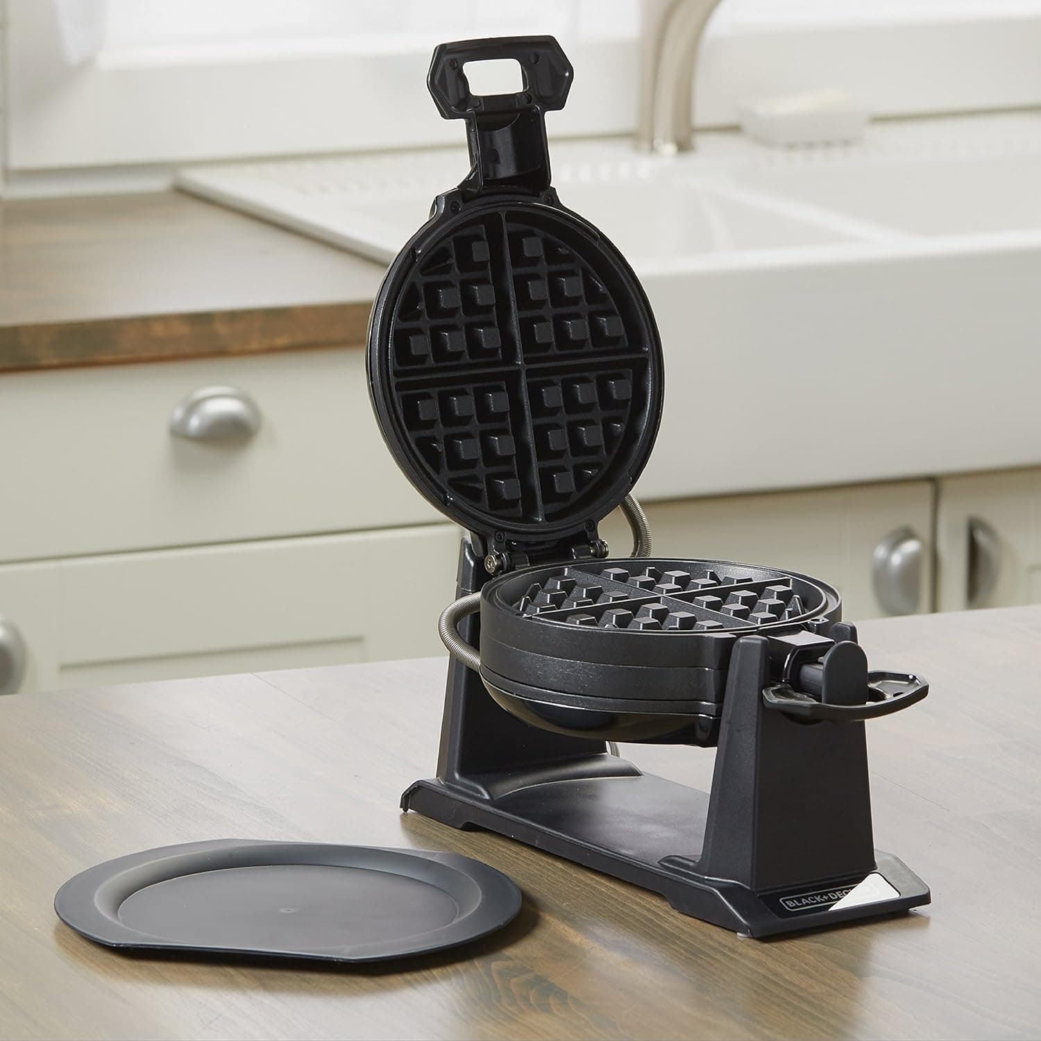 BLACK+DECKER WMD200B Rotating Double Waffle Maker thumbnail 4